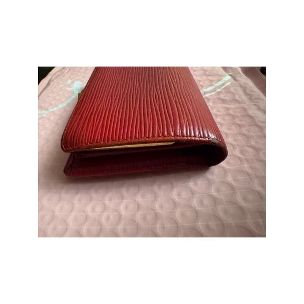 Louis Vuitton Castilian Red Epi Porte Monnaie Billets Viennois Wallet - Picture 4 of 16